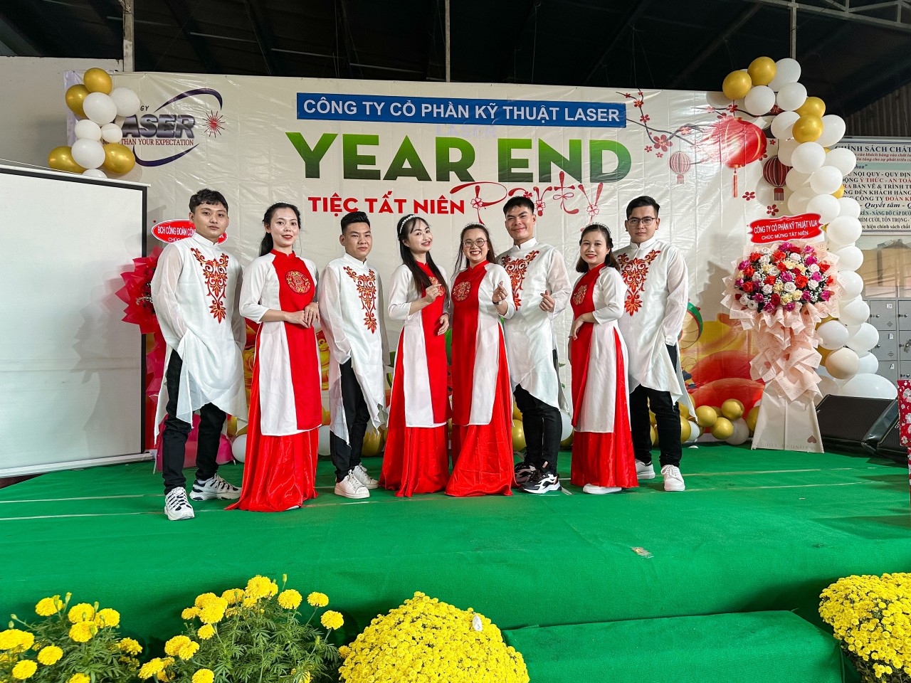 Thuê áo dài cách tân đương đại