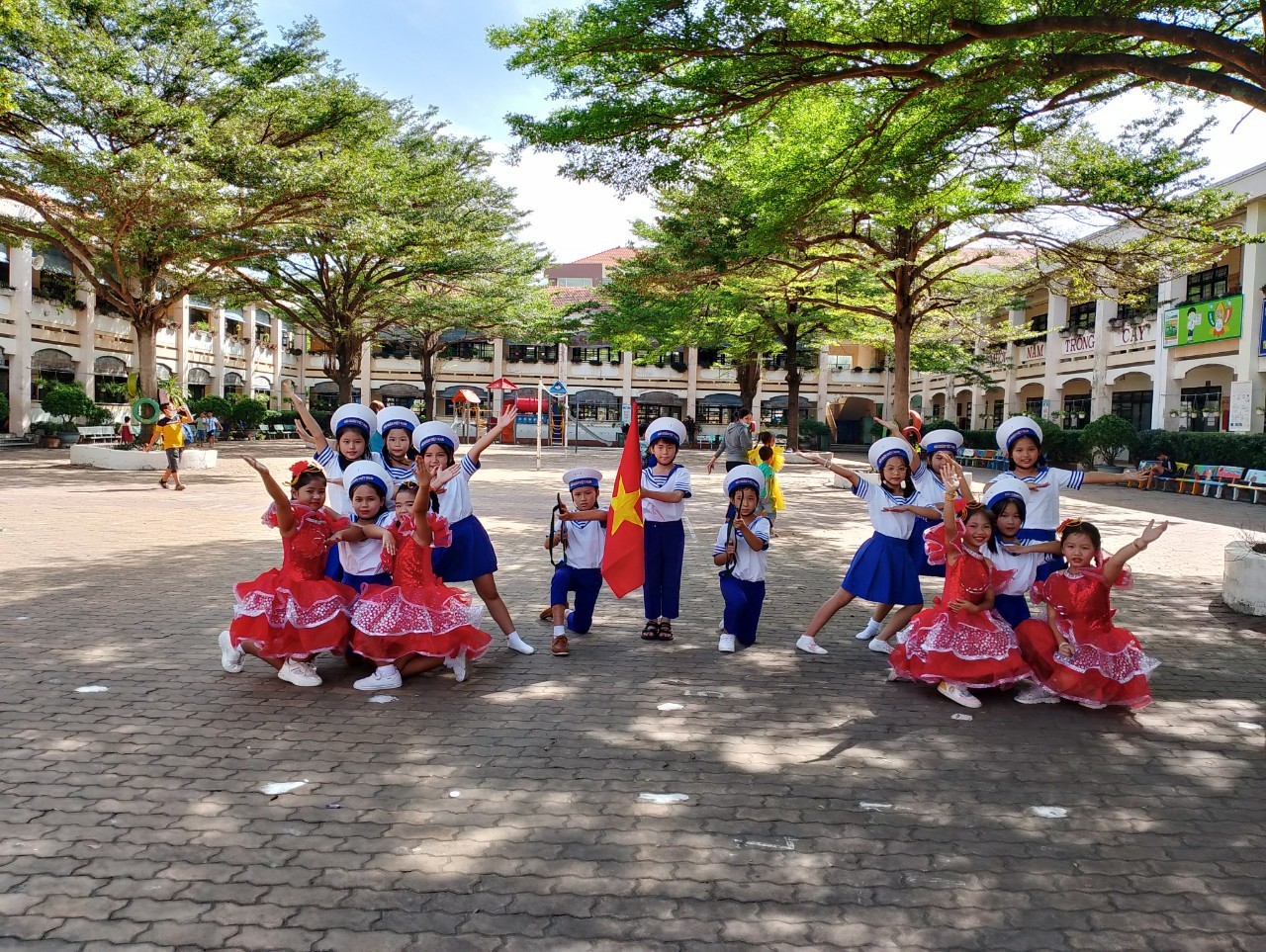 Trang phục Hải quân trẻ em
